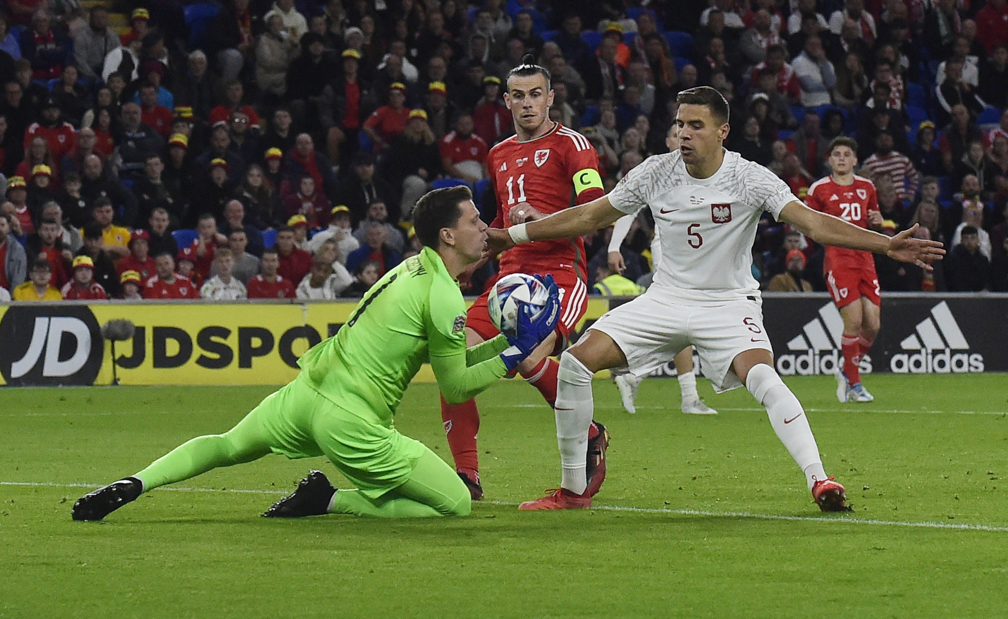 Soccer Football - UEFA Nations League - Group D - Wales v Poland - Cardiff City Stadium, Cardiff, Wales, Britain - September 25, 2022 Poland's Wojciech Szczesny and Jan Bednarek in action with Wales' Gareth Bale REUTERS