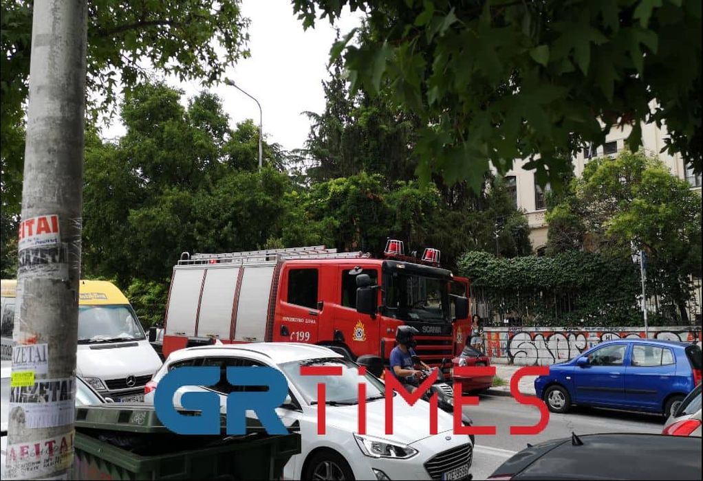 Θεσσαλονίκη: Τροχαίο με μηχανή που παρέσυρε πεζό – Δύο τραυματίες