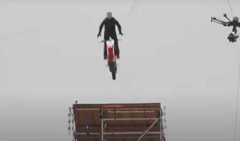 Τομ Κρουζ: «Πετά» πάνω από φαράγγι στα γυρίσματα του νέου «Mission: Impossible»