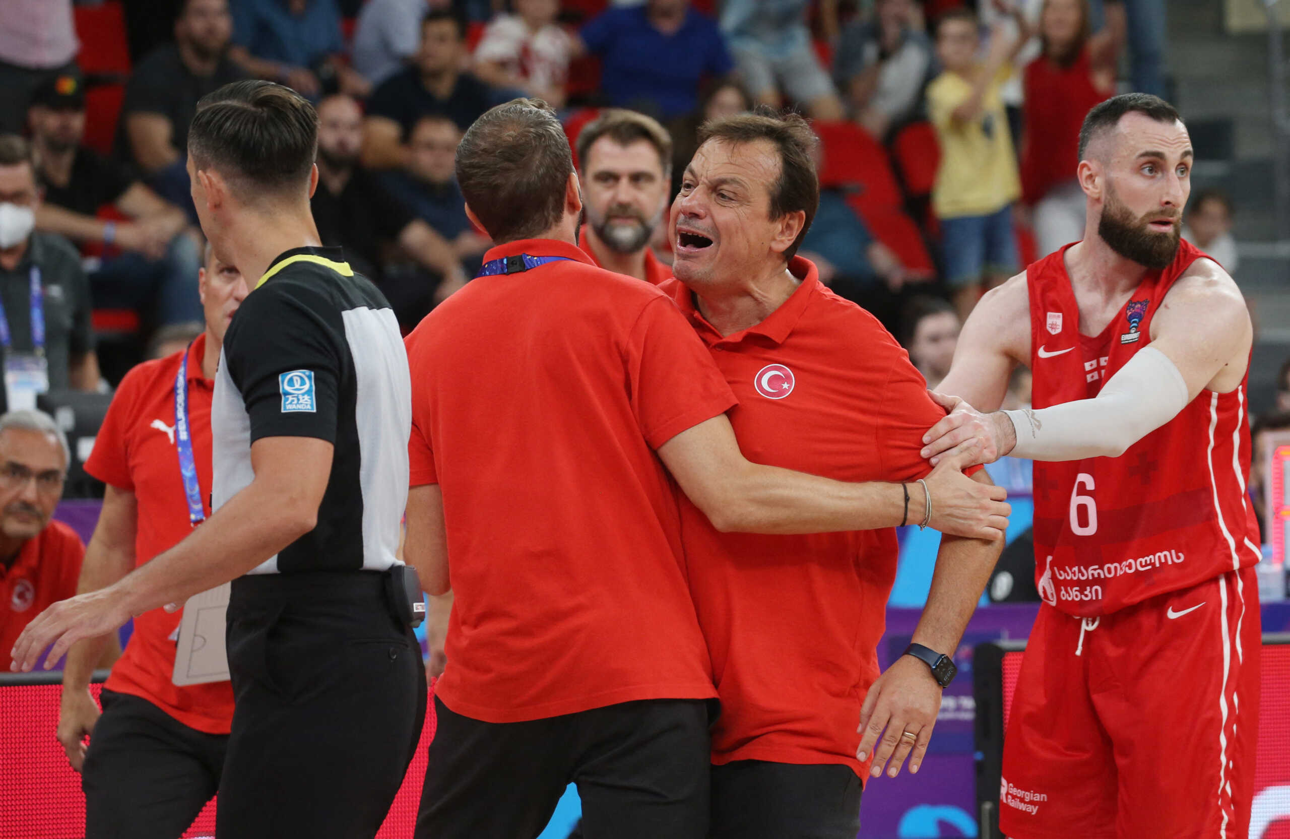 Basketball - EuroBasket Championship - Group A - Turkey v Georgia - Tbilisi Arena, Tbilisi, Georgia - September 4, 2022 Turkey coach Ergin Ataman reacts REUTERS