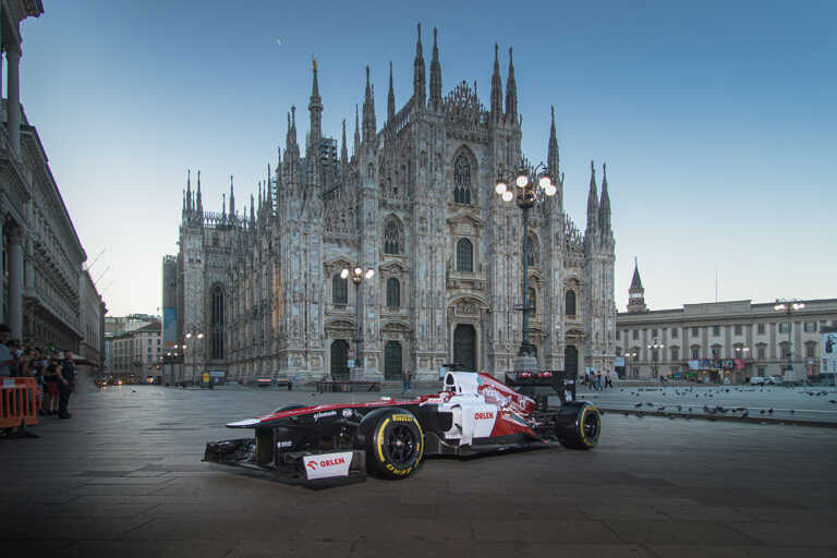 Formula 1: Ο Valtteri Bottas αναστατώνει τους δρόμους του Μιλάνο