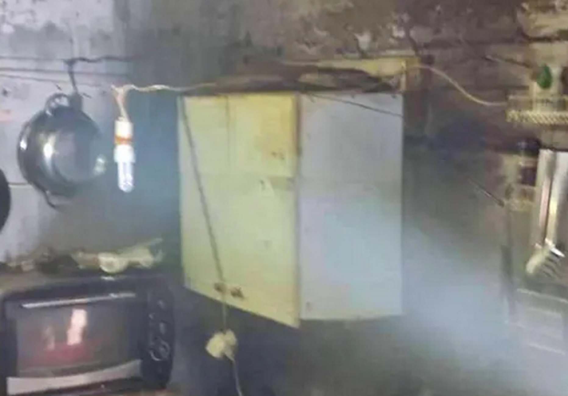 Χαλκίδα: Διασωληνωμένος στο ΚΑΤ από έκρηξη φιάλης υγραερίου σπίτι του – Δείτε πως έγινε το δωμάτιο