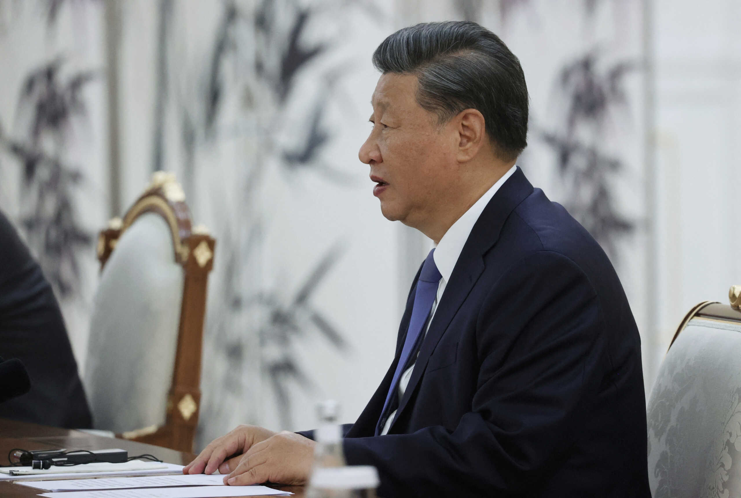 Chinese President Xi Jinping talks to Russian President Vladimir Putin during a meeting on the sidelines of the Shanghai Cooperation Organization (SCO) summit in Samarkand, Uzbekistan September 15, 2022. Sputnik