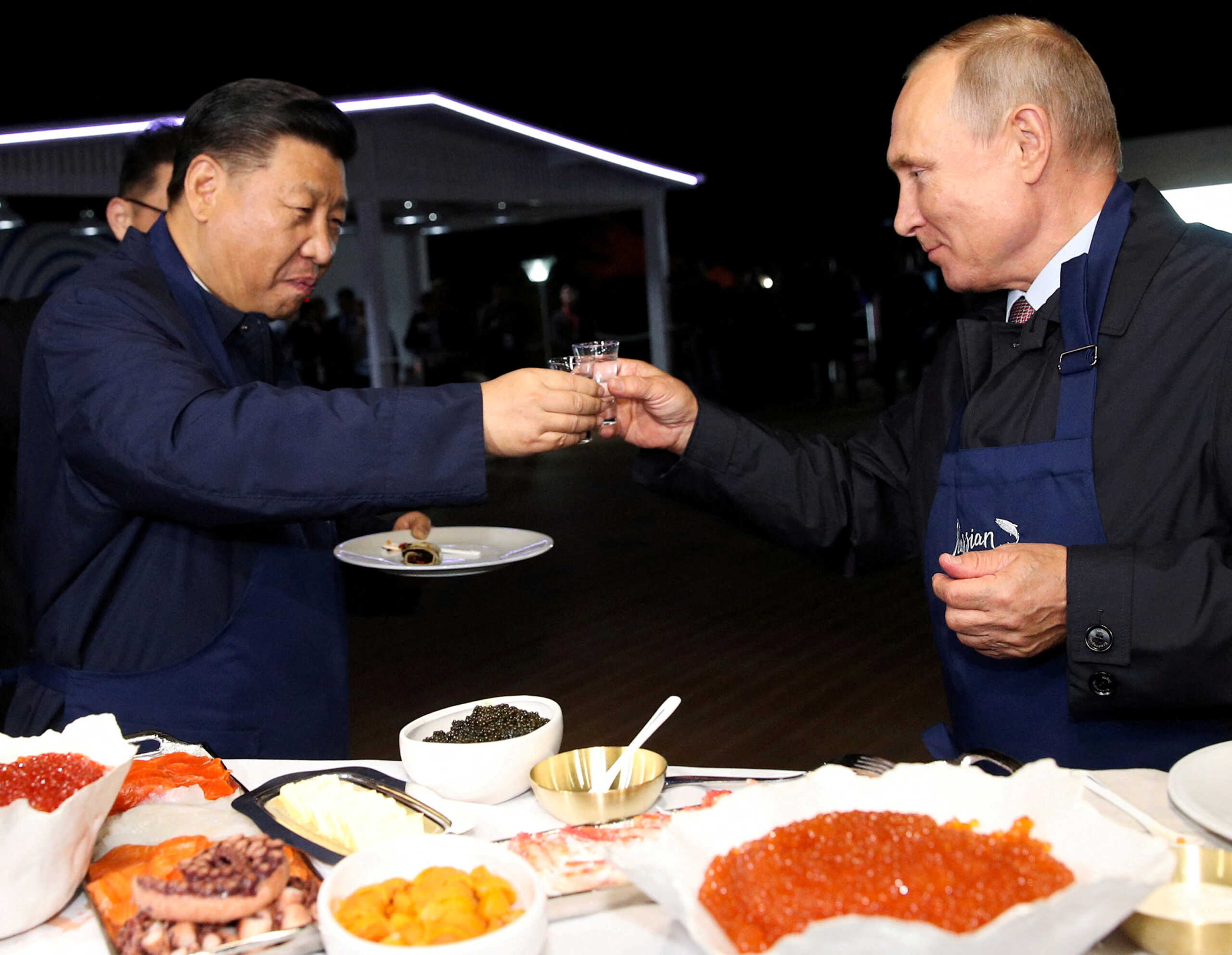 FILE PHOTO: Russian President Vladimir Putin and Chinese President Xi Jinping toast during a visit to the Far East Street exhibition on the sidelines of the Eastern Economic Forum in Vladivostok, Russia September 11, 2018. Sergei Bobylev