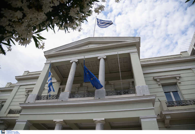 Θερμά συγχαρητήρια σε «έναν αποδεδειγμένο φίλο της Ελλάδας» - Το μήνυμα του ΥΠΕΞ στον Κάρολο