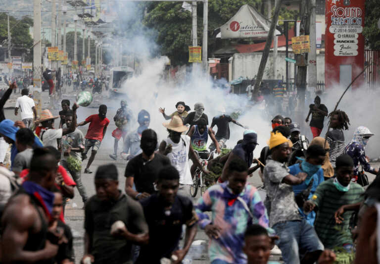 Αϊτή: Διαδηλώσεις εναντίον της ανάπτυξης διεθνούς ένοπλης αποστολής – «Χρειαζόμαστε βοήθεια, όχι άρβυλα»