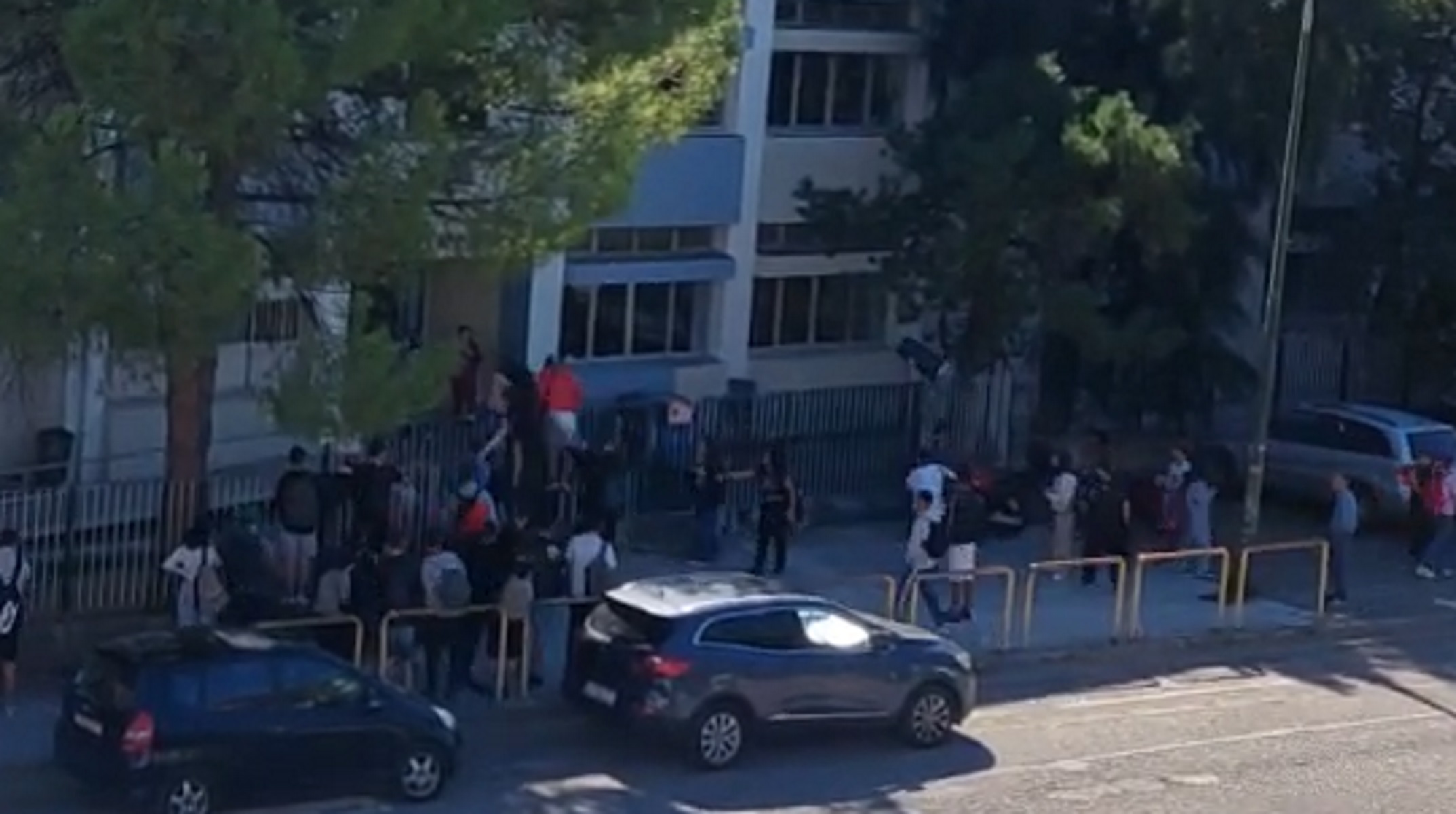 Αγρίνιο: Επίθεση σε μαθητές και καθηγητές – Άγριο επεισόδιο σε Λύκειο