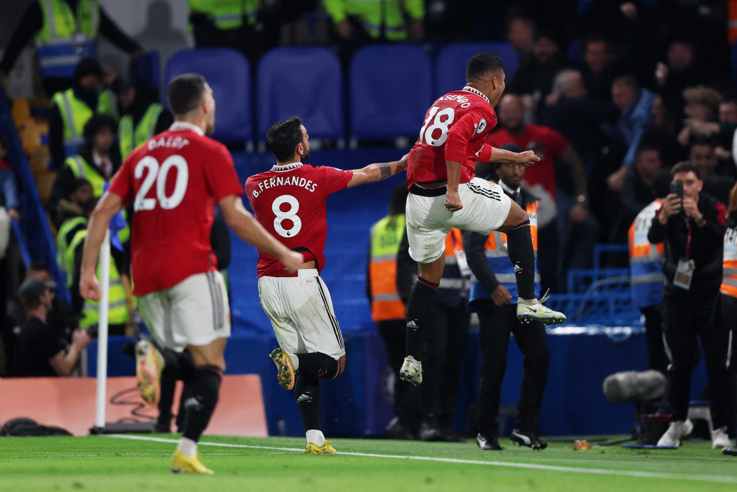 Soccer Football - Premier League - Chelsea v Manchester United - Stamford Bridge, London, Britain - October 22, 2022 Manchester United's Casemiro celebrates scoring their first goal with Bruno Fernandes Action Images via Reuters