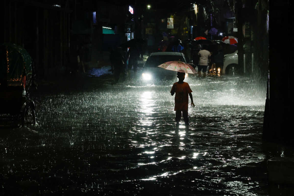 Μπανγκλαντές: Ο κυκλώνας Σιτράνγκ έπληξε την χώρα – 16 άνθρωποι νεκροί