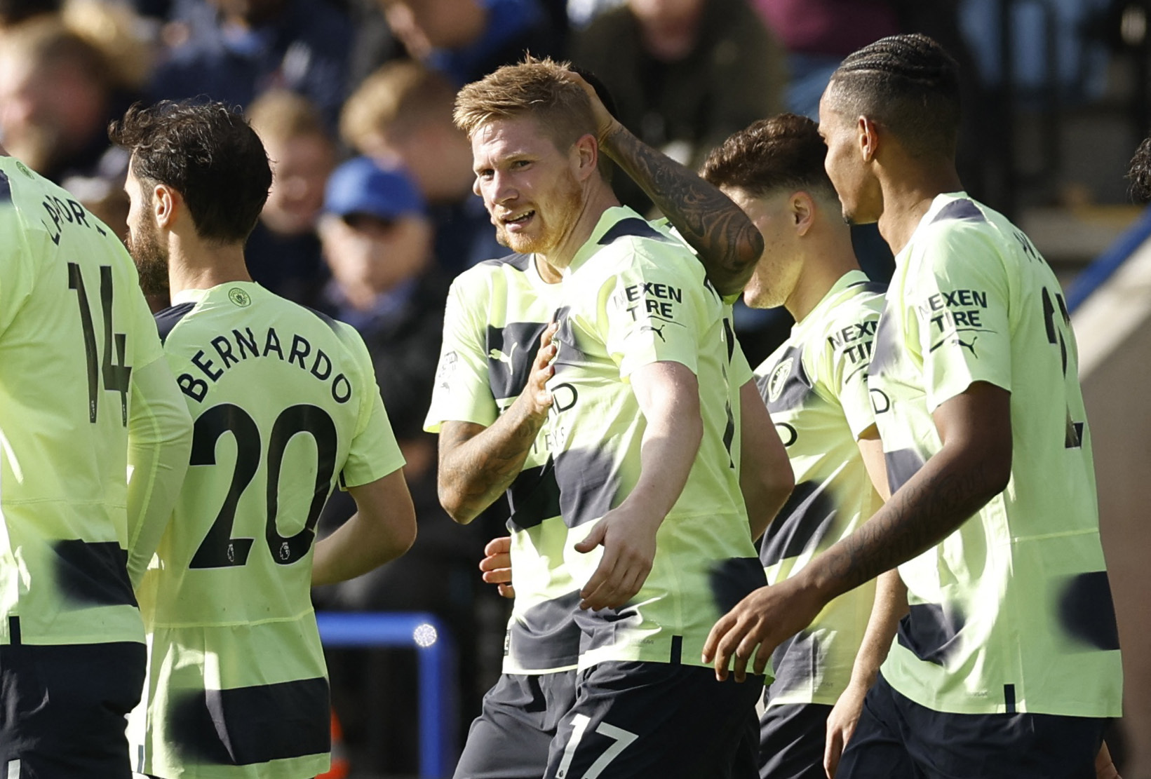 Soccer Football - Premier League - Leicester City v Manchester City - King Power Stadium, Leicester, Britain - October 29, 2022 Manchester City's Kevin De Bruyne celebrates scoring their first goal with teammates Action Images via Reuters