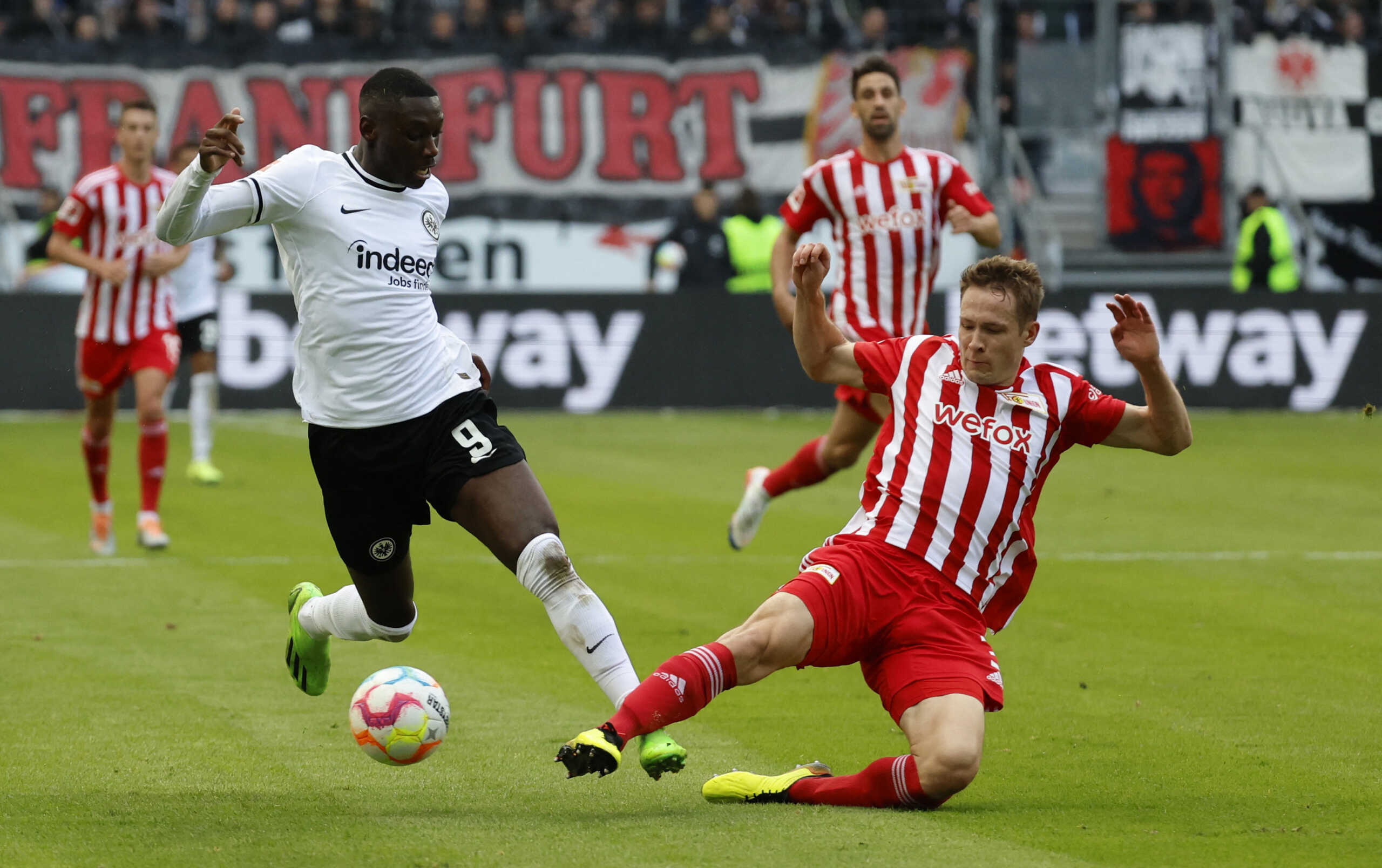 Soccer Football - Bundesliga - Eintracht Frankfurt v 1. FC Union Berlin - Deutsche Bank Park, Frankfurt, Germany - October 1, 2022 Eintracht Frankfurt's Randal Kolo Muani in action with 1. FC Union Berlin's Paul Jaeckel REUTERS