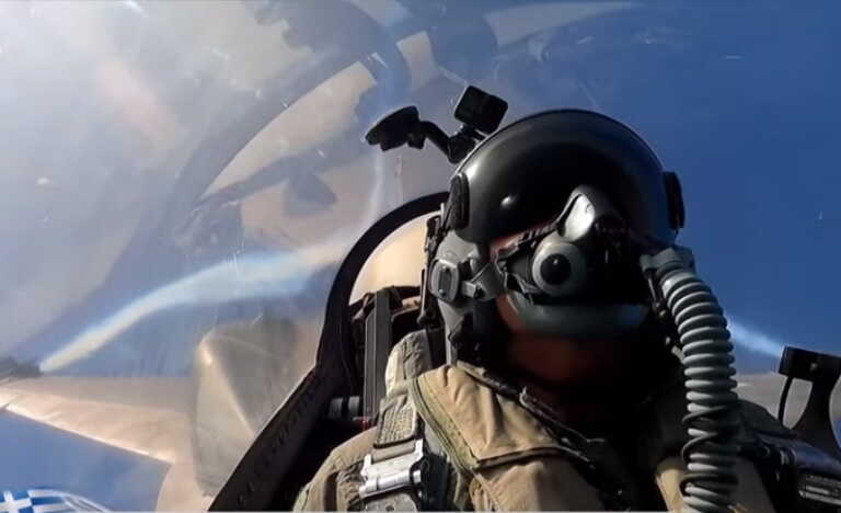 Έκοψαν την ανάσα οι ελιγμοί του F-16 της ομάδας «ΖΕΥΣ» πάνω από την Θεσσαλονίκη - Το ηχηρό μήνυμα του επισμηναγού πιλότου