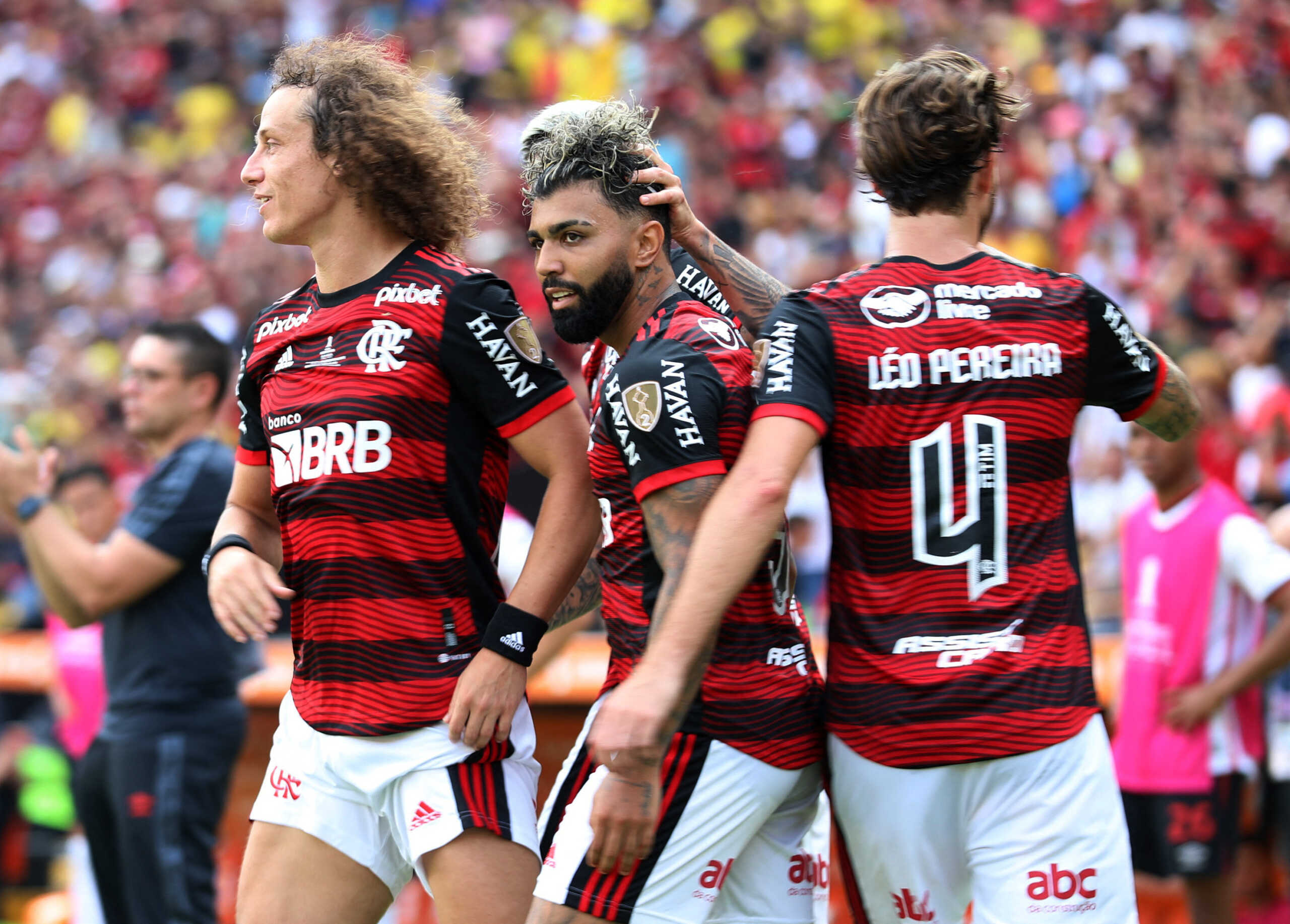Soccer Football - Copa Libertadores - Final - Flamengo v Athletico Paranaense - Estadio Monumental Banco Pichincha, Guayaquil, Ecuador - October 29, 2022  Flamengo's Gabriel celebrates scoring their first goal with teammates REUTERS