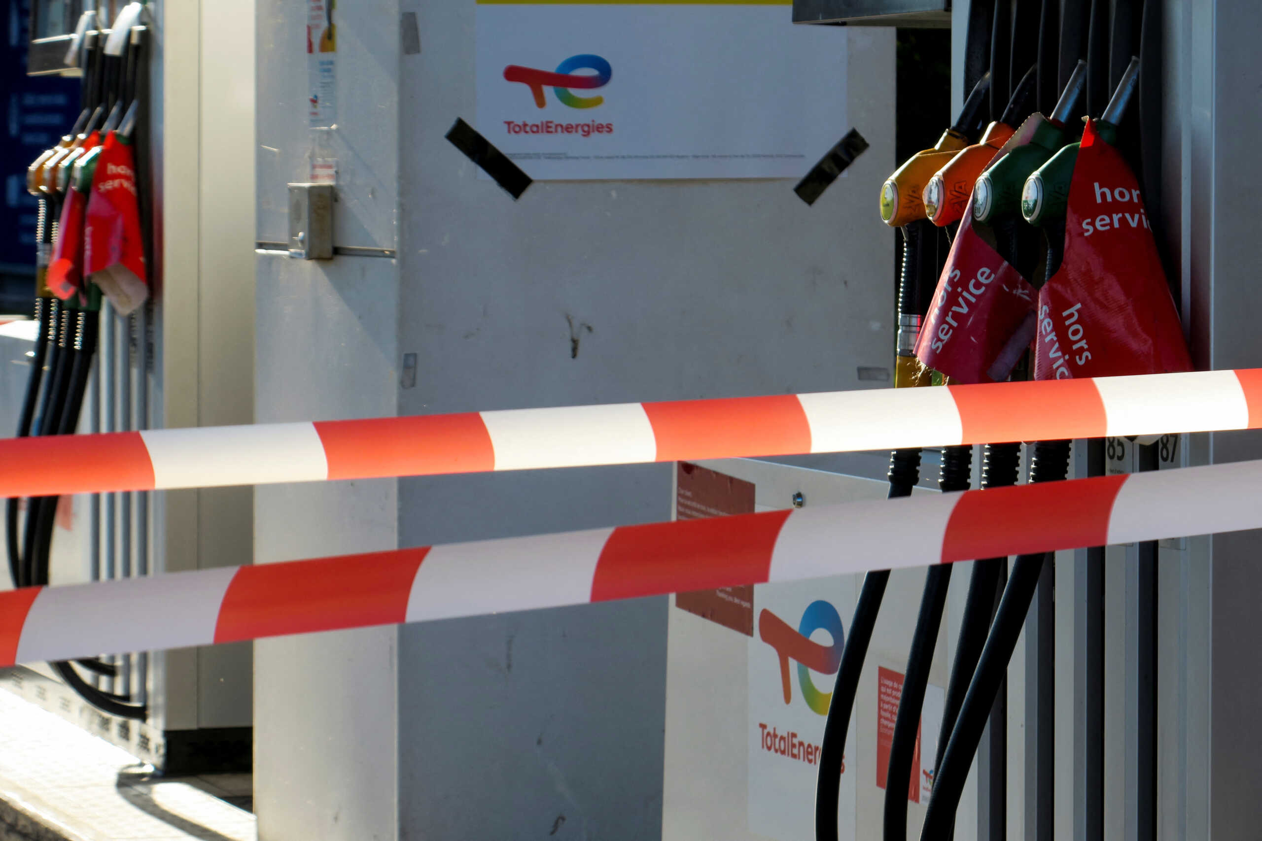Γαλλία: Στη μαύρη αγορά τα καύσιμα λόγω απεργιών – Στα 3 με 3,5 ευρώ το λίτρο