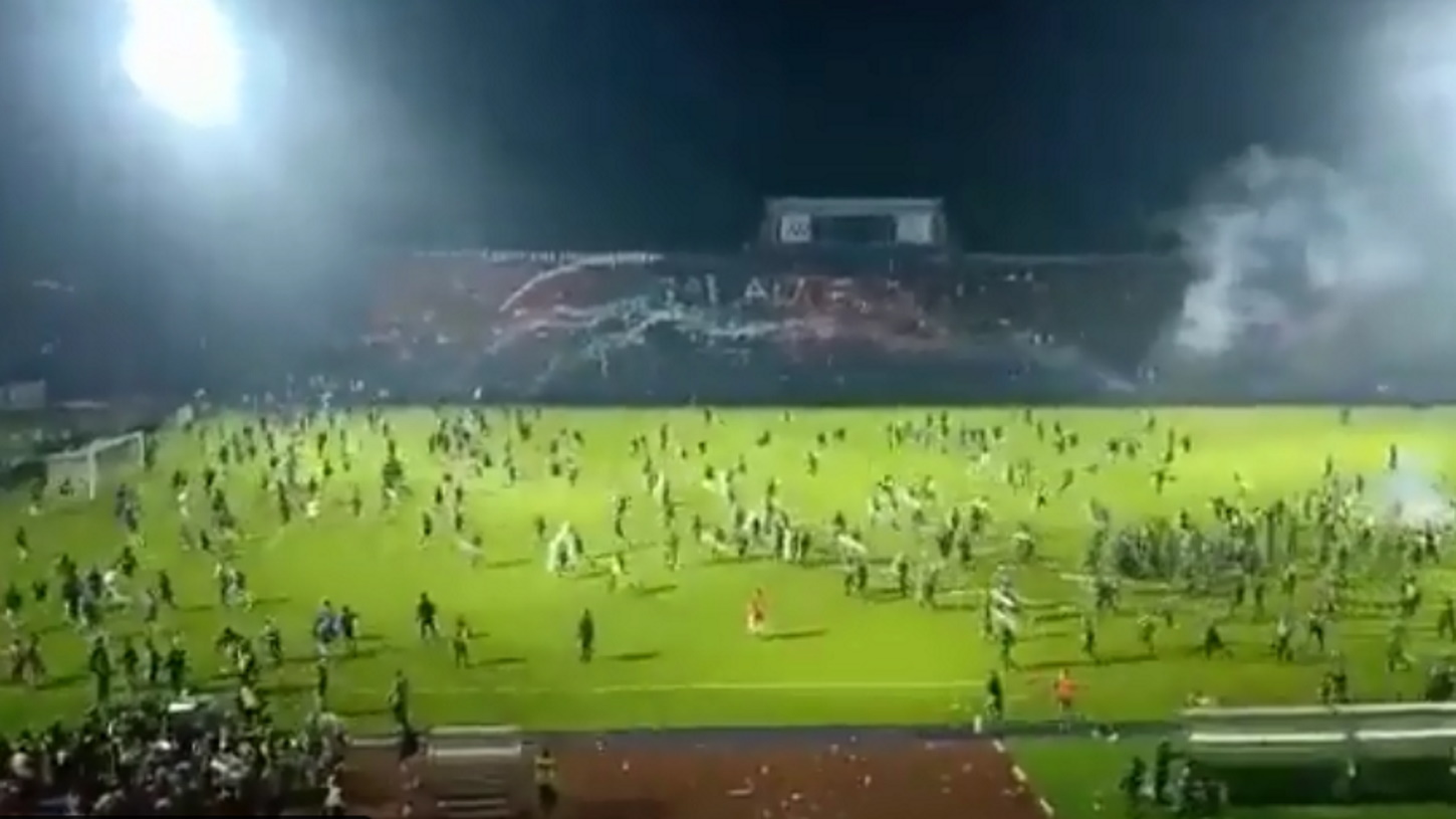 Τραγωδία στην Ινδονησία: Δεκάδες νεκροί και τραυματίες μετά το τέλος ποδοσφαιρικού αγώνα