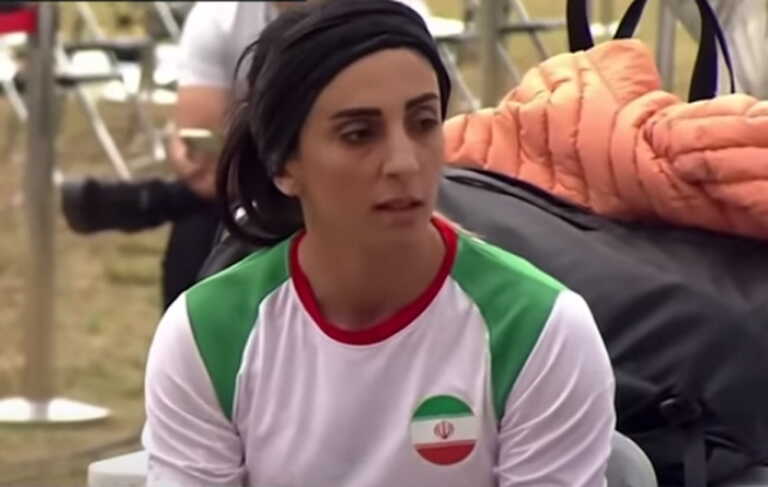 Υποδοχή ηρωίδας στην Ιρανή αθλήτρια που αγωνίστηκε χωρίς χιτζάμπ! Οι εξηγήσεις της Ρεκάμπι που δεν πίστεψε κανένας