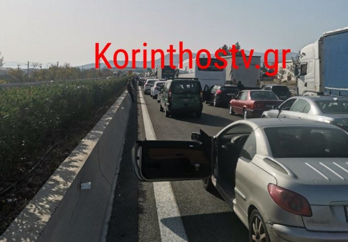 Τροχαίο με δύο νεκρούς στην Αθηνών – Κορίνθου – Ηλικιωμένη οδηγός μπήκε ανάποδα στο δρόμο