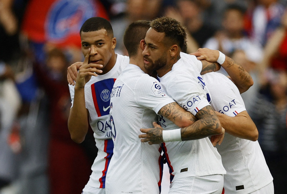 Soccer Football - Ligue 1 - Paris St Germain v Troyes - Parc des Princes, Paris, France - October 29, 2022 Paris St Germain's Carlos Soler celebrates scoring their first goal with Kylian Mbappe, Neymar and Marco Verratti REUTERS