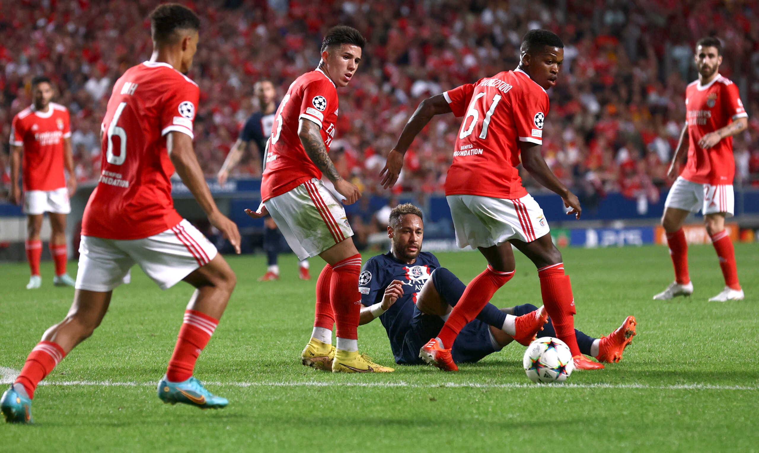 Soccer Football - Champions League - Group H - Benfica v Paris St Germain - Estadio da Luz, Lisbon, Portugal - October 5, 2022 Paris St Germain's Neymar in action with Benfica's Florentino REUTERS