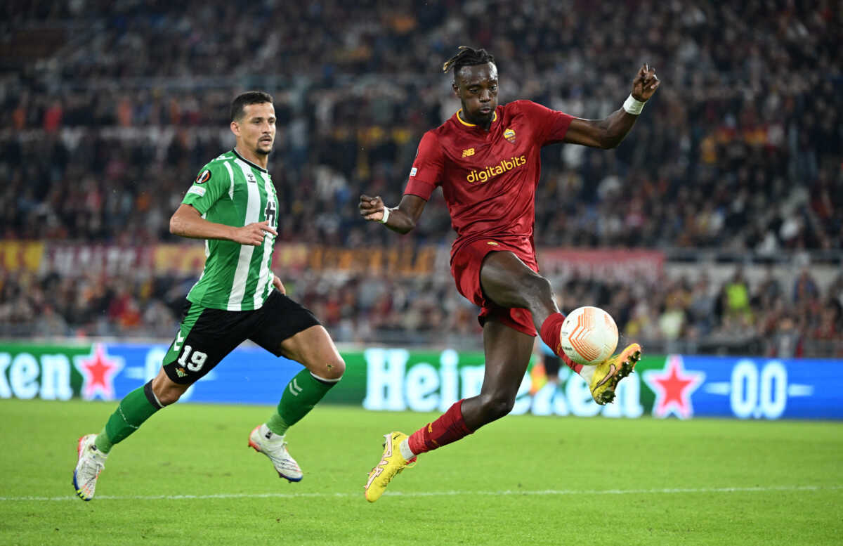 Soccer Football - Europa League - Group C - AS Roma v Real Betis - Stadio Olimpico, Rome, Italy - October 6, 2022  Real Betis' Luiz Felipe in action with AS Roma's Tammy Abraham REUTERS