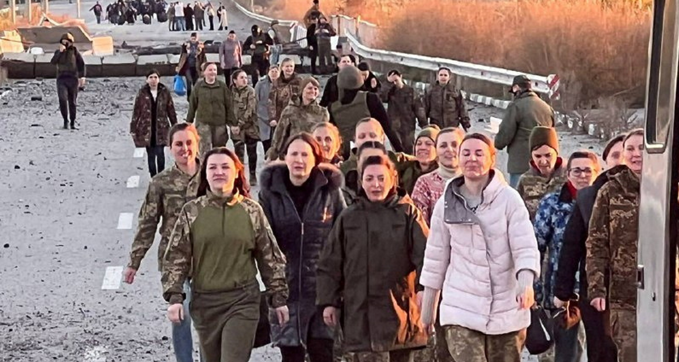 Πόλεμος στην Ουκρανία: 108 γυναίκες, οι πιο πολλές στρατιωτίνες, απελευθερώθηκαν σε ανταλλαγή αιχμαλώτων