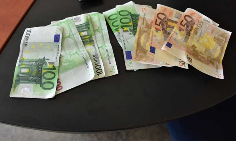 Πρέβεζα: Υπάλληλος στην καθαριότητα βρήκε τσαντάκι με λεφτά και το παρέδωσε – Έλαβε τιμητική άδεια