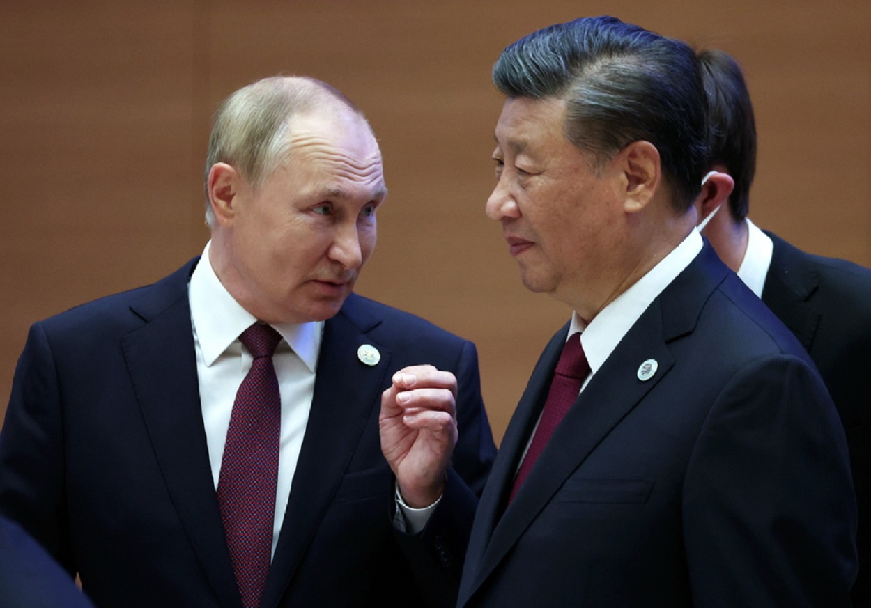 epa10187461 Russian President Vladimir Putin (L) speaks with Chinese President Xi Jinping after the meeting in narrow format of the 22nd Shanghai Cooperation Organisation Heads of State Council (SCO-HSC) Summit, in Samarkand, Uzbekistan, 16 September 2022. The SCO is an international alliance founded in 2001 in Shanghai and composed of China, India, Kazakhstan, Kyrgyzstan, Russia, Pakistan, Tajikistan, Uzbekistan and four Observer States interested in acceding to full membership - Afghanistan, Belarus, Iran, and Mongolia.  EPA