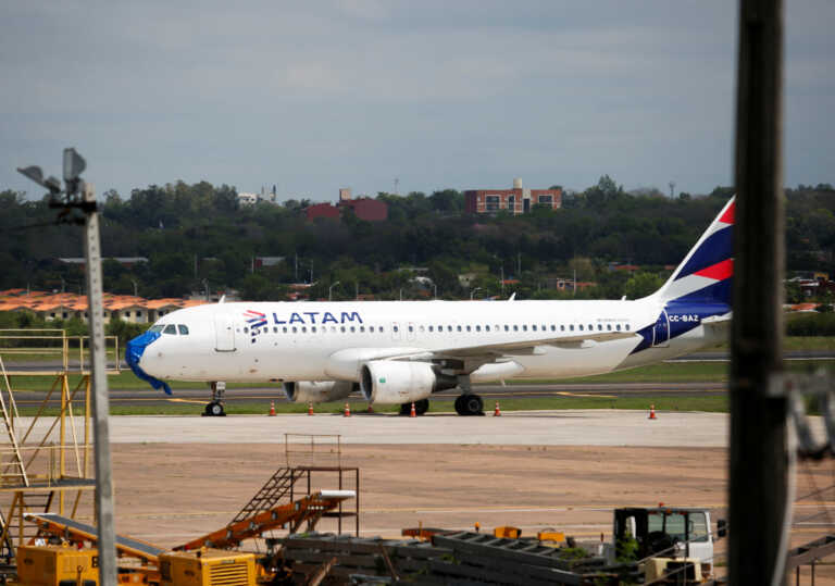 Στιγμές τρόμου σε αναγκαστική προσγείωση στην Παραγουάη – Διαλύθηκε η μύτη του αεροπλάνου