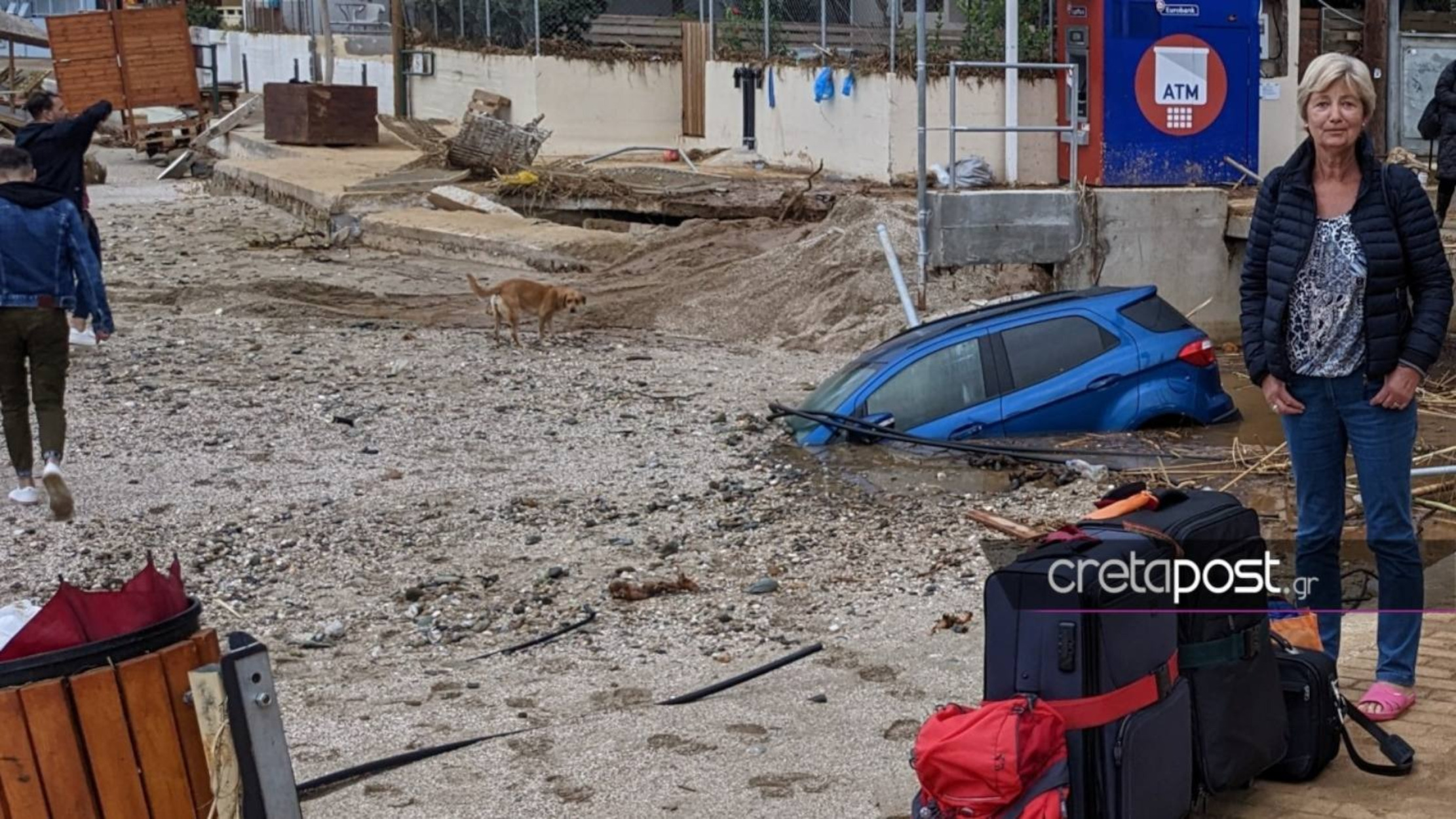 Καιρός – Αγία Πελαγία: Τεράστια προβλήματα και στα ξενοδοχεία – Τουρίστες μεταφέρονται πατώντας σε… θαμμένα αυτοκίνητα