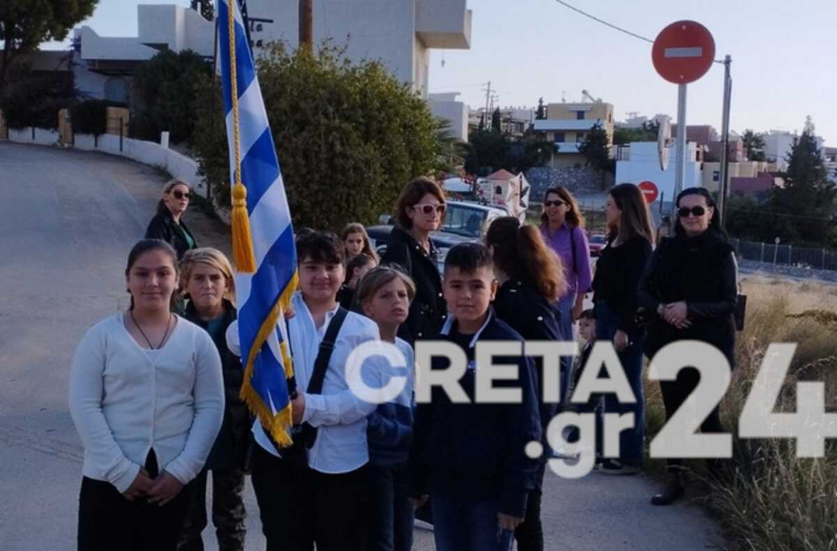 Παρέλαση 28ης Οκτωβρίου στην Αγία Πελαγία: Στιγμές συγκίνησης λίγες μέρες μετά τη φονική κακοκαιρία