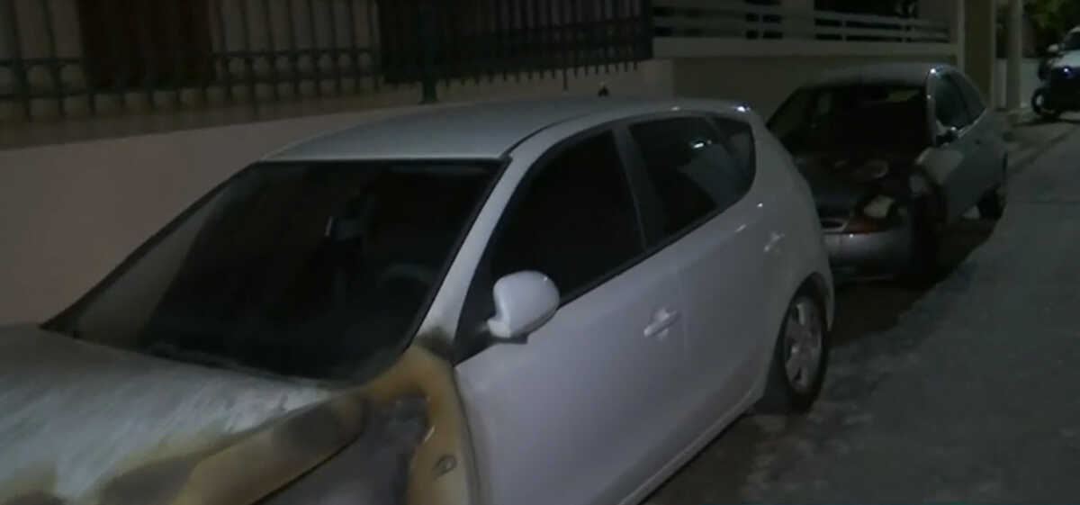 Αργυρούπολη: Έκαψαν 5 παρκαρισμένα αυτοκίνητα