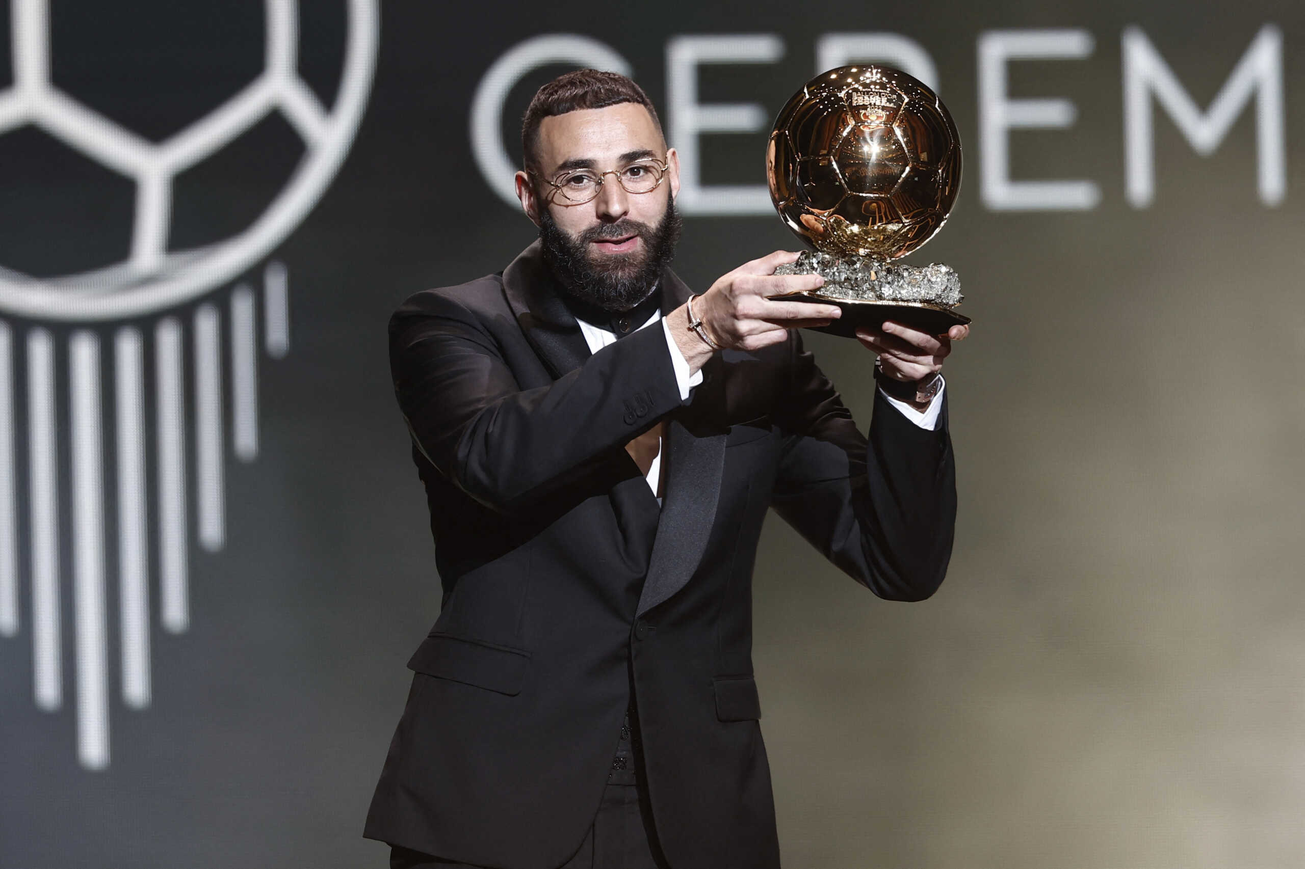 Χρυσή μπάλα: Ο Καρίμ Μπενζεμά πήρε τον τίτλο του κορυφαίου ποδοσφαιριστή στον κόσμο για τη σεζόν 2021-22