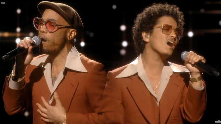 Ο Μπρούνο Μαρς και ο Anderson.Paak αποσύρουν το άλμπουμ τους από τα Grammy 2023