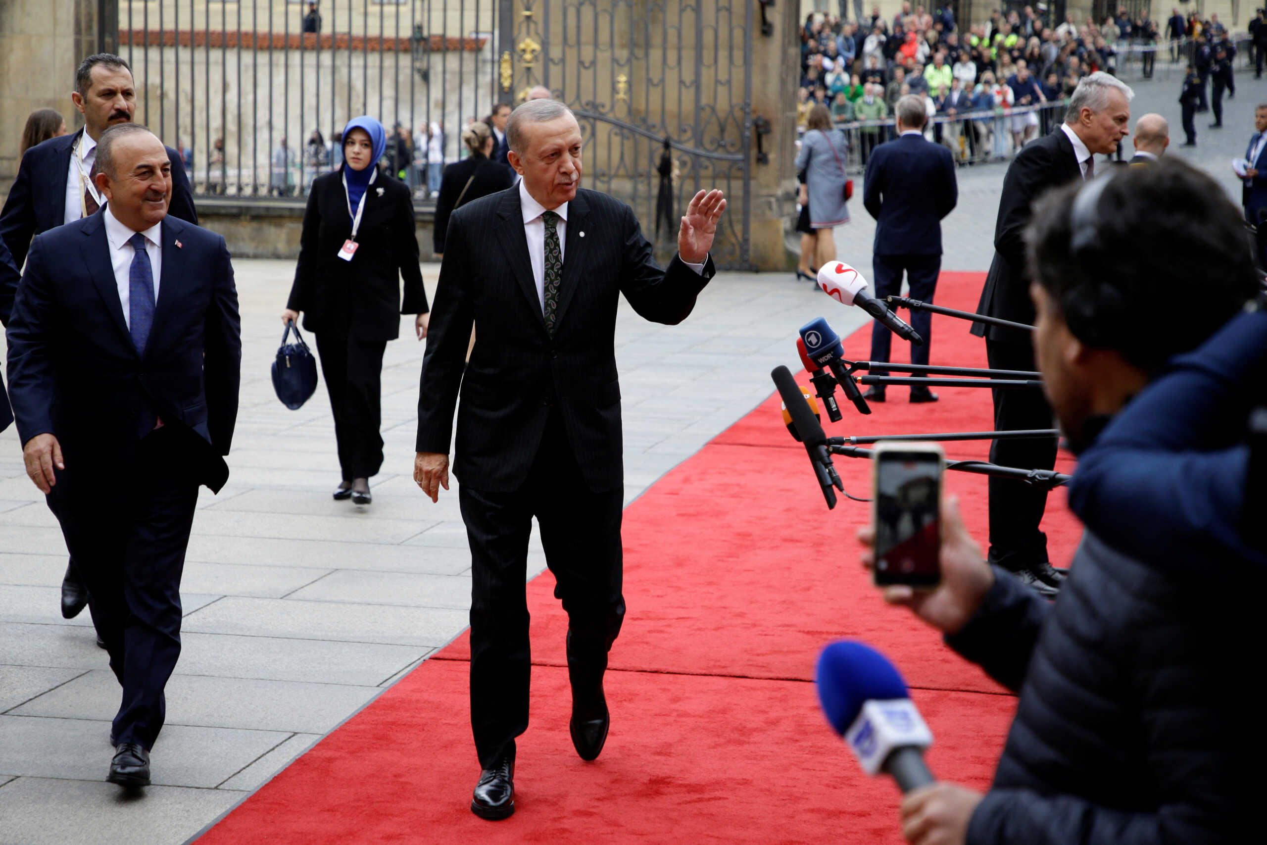 Turkish President Tayyip Erdogan and Turkish Foreign Minister Mevlut Cavusoglu attend the Informal EU 27 Summit and Meeting within the European Political Community at Prague Castle in Prague, Czech Republic, October 6, 2022. REUTERS
