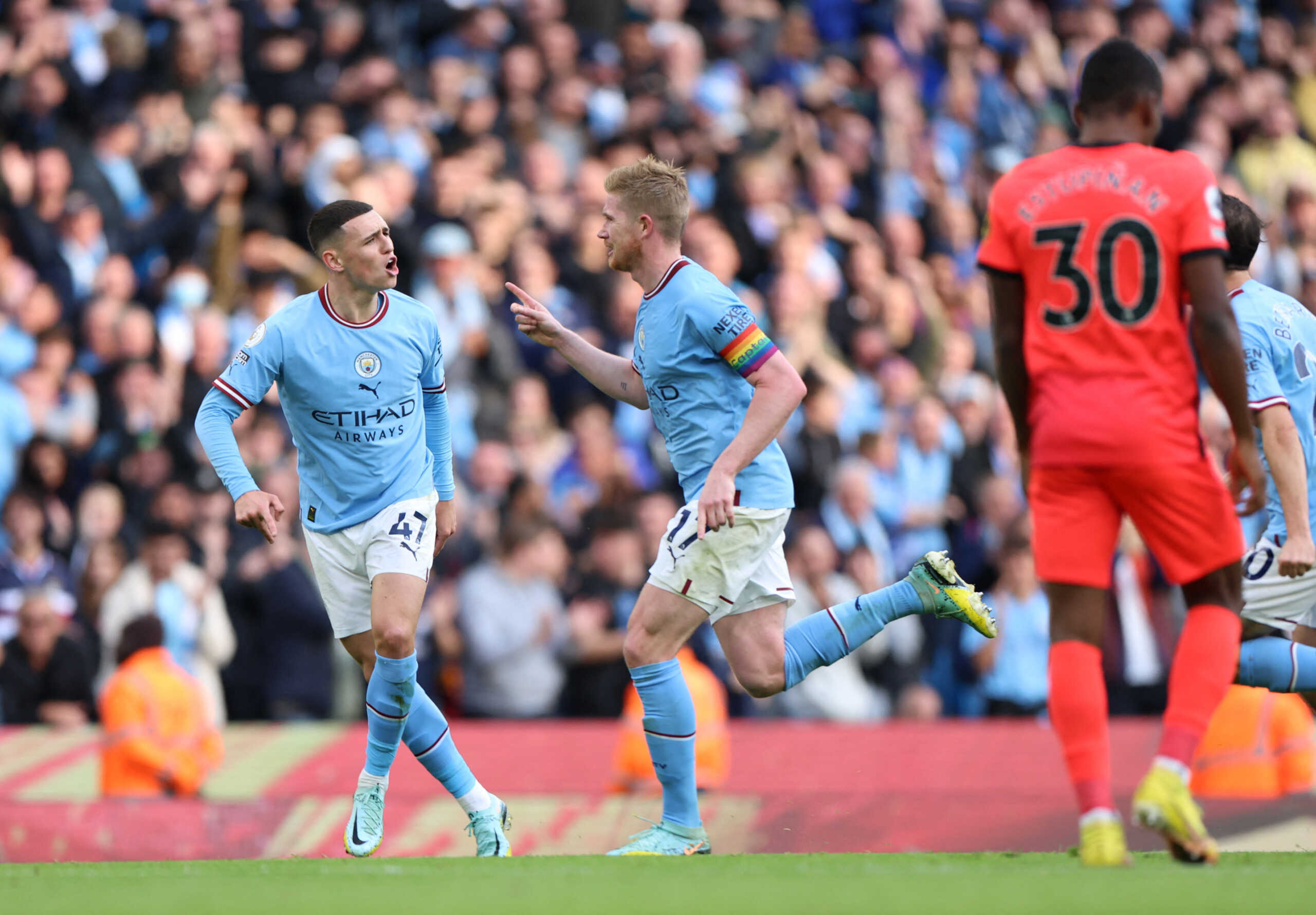 Soccer Football - Premier League - Manchester City v Brighton & Hove Albion - Etihad Stadium, Manchester, Britain - October 22, 2022 Manchester City's Kevin De Bruyne celebrates scoring their third goal with Phil Foden Action Images via Reuters