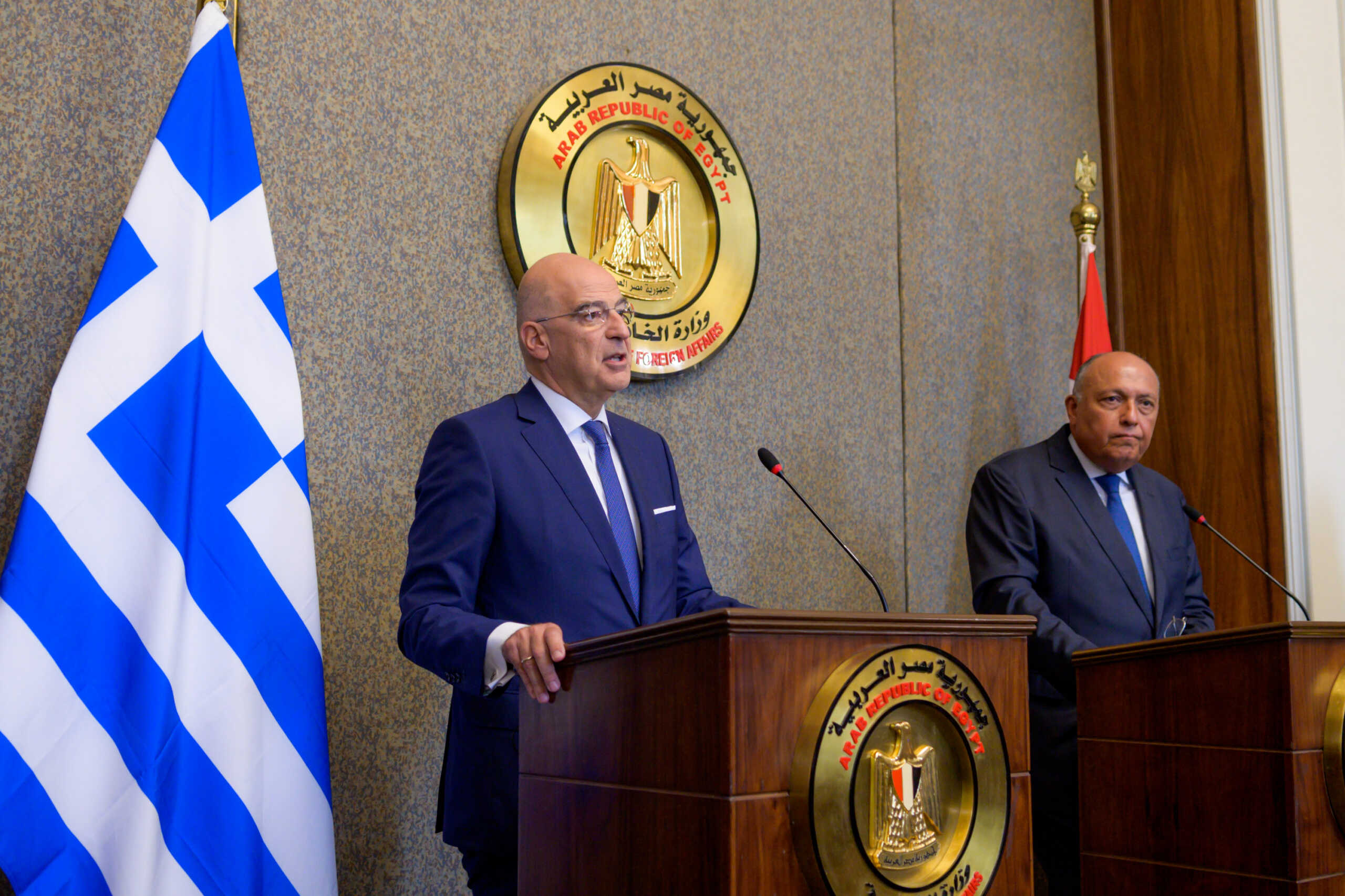 Δένδιας από Αίγυπτο: Η Τουρκία εκβιάζοντας την Λιβύη προσπαθεί να δικαιολογήσει ένα τερατούργημα