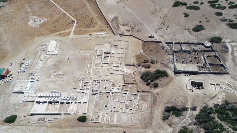Εντυπωσιακές εικόνες από τις ανασκαφές στο αρχαίο ιερό στο Δεσποτικό Αντιπάρου