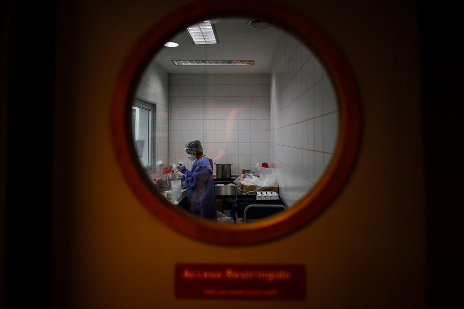 Επιστροφή ανεμβολίαστων γιατρών: Με δυο τεστ την εβδομάδα και μάσκα υψηλής προστασίας
