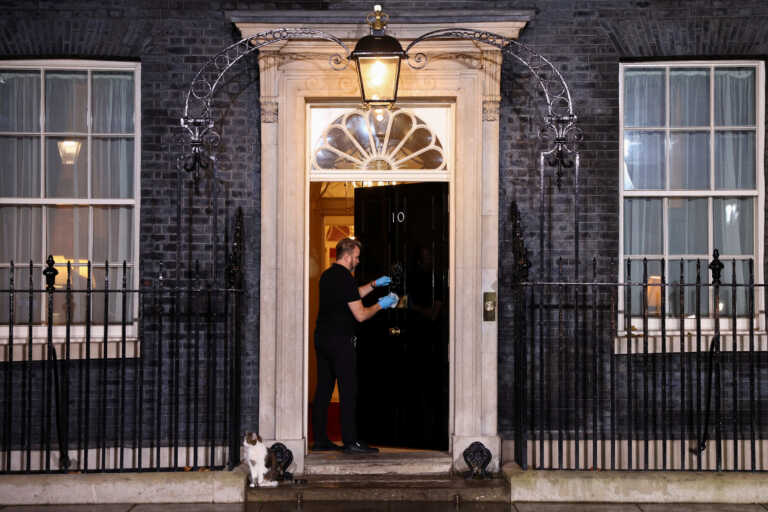 «Φασίνα» στη Downing Street για τον νέο πρωθυπουργό της Βρετανίας Ρίσι Σούνακ