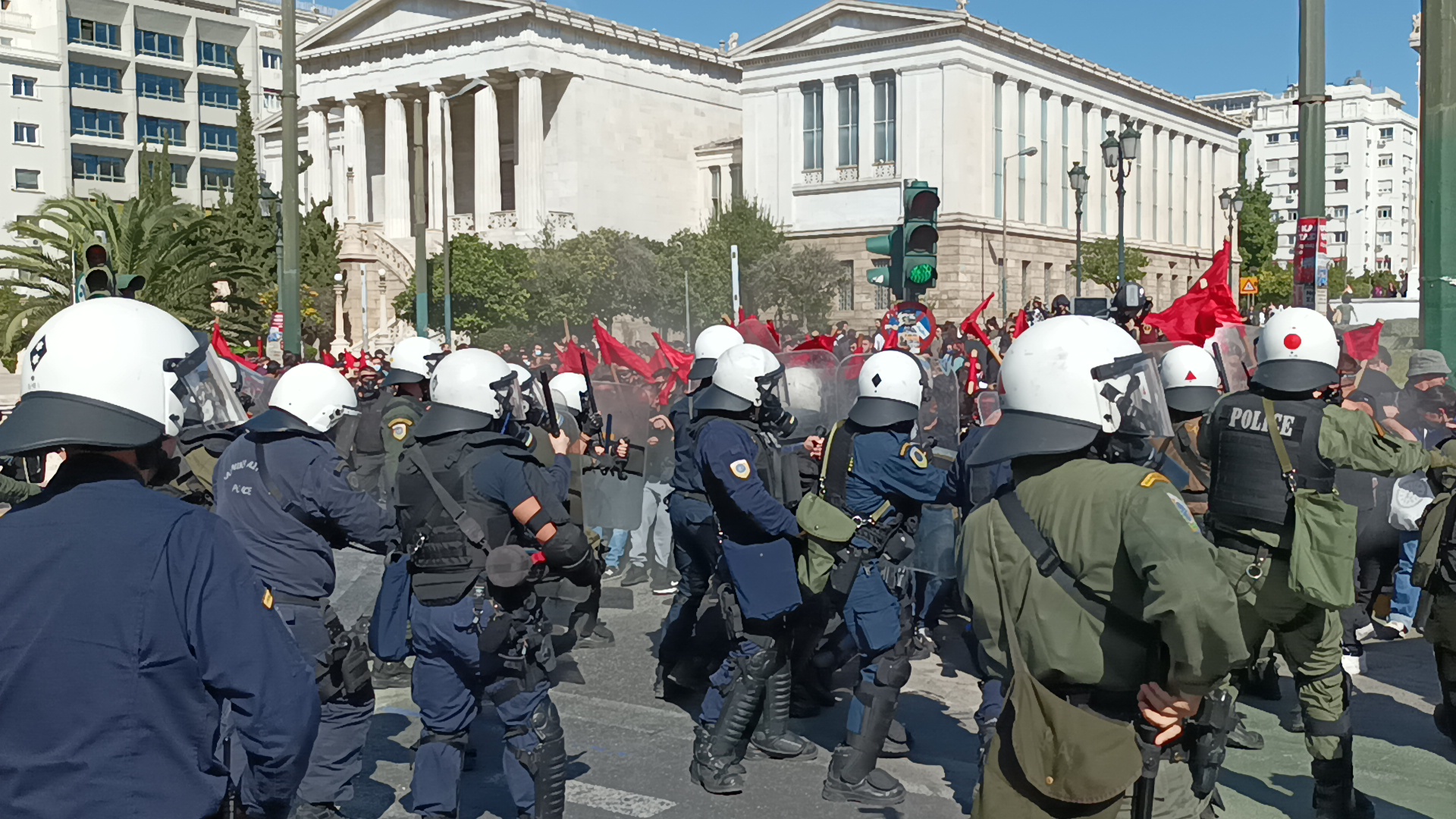 Πορεία φοιτητών κατά της πανεπιστημιακής αστυνομίας – Ένταση και χημικά στα Προπύλαια