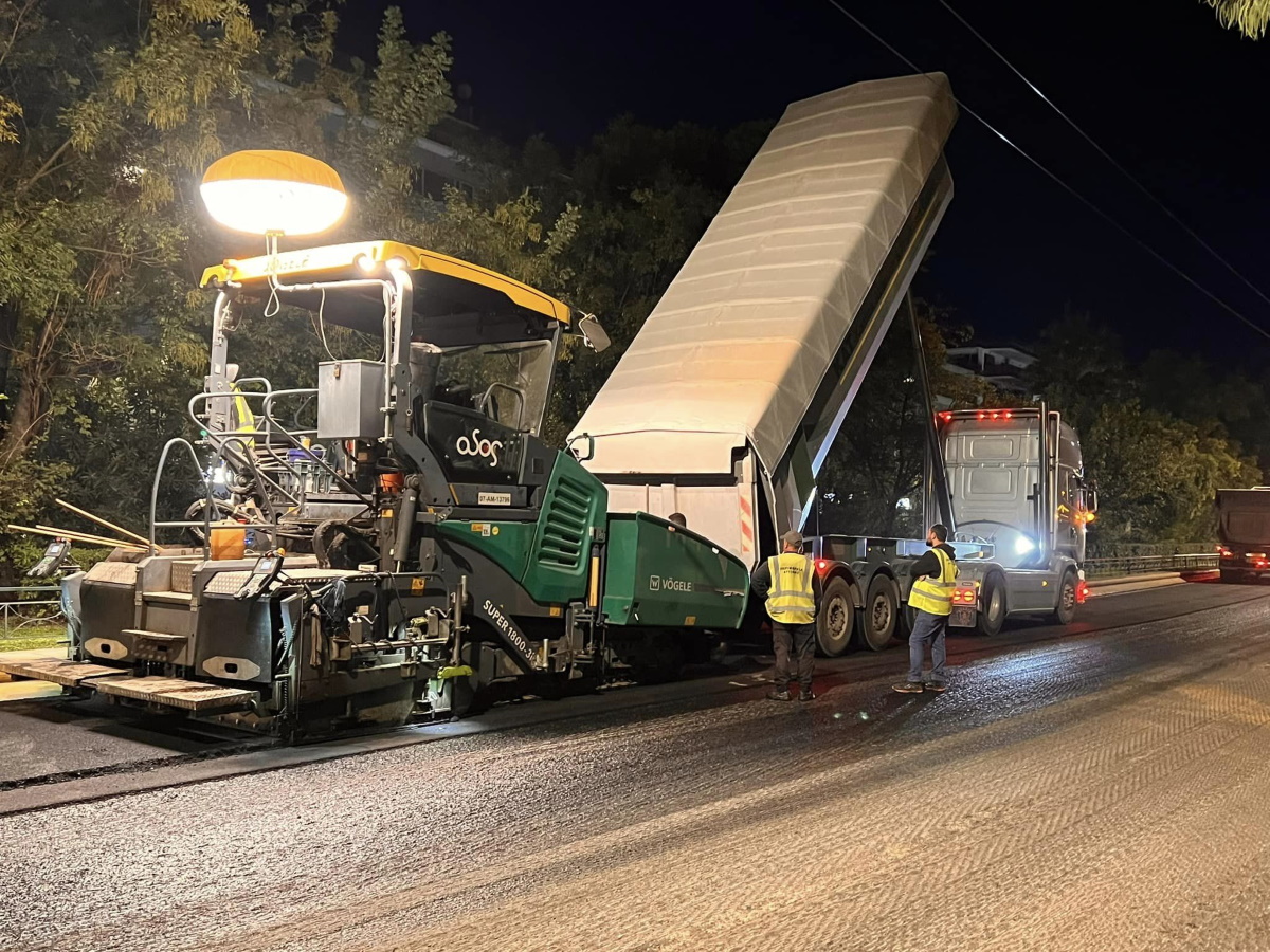 Καλλιθέα: Εργασίες στην άσφαλτο και στα δύο ρεύματα της Λεωφόρου Θησέως