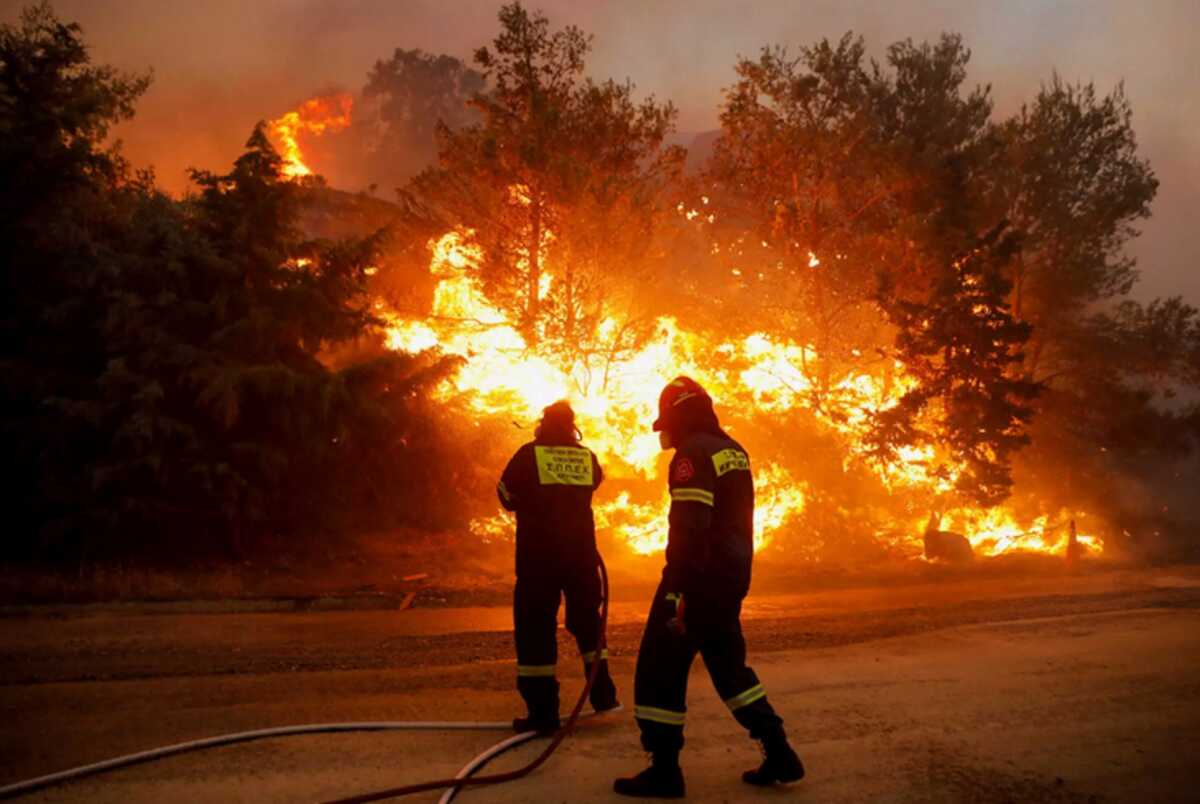 Οριοθετήθηκε η μεγάλη φωτιά στο Χιλιομόδι Κορινθίας