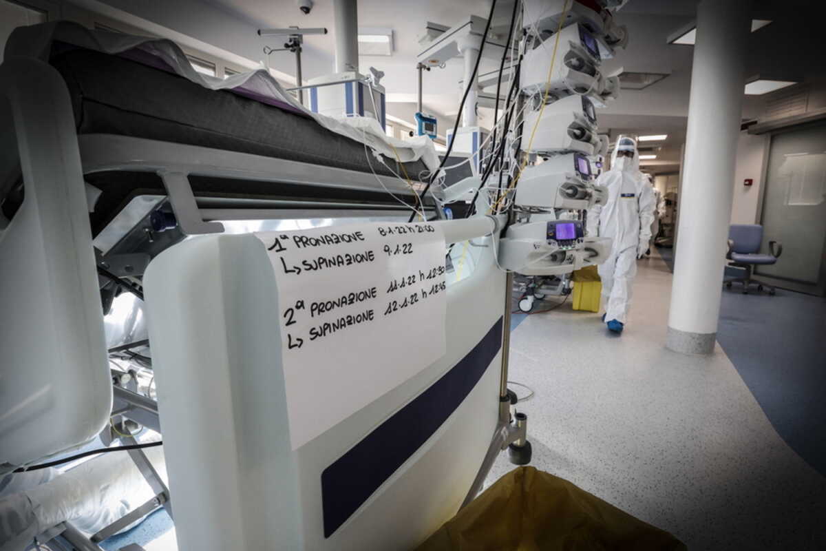Ιταλία: Επιστρέφουν στη δουλειά οι ανεμβολίαστοι υγειονομικοί με απόφαση της Τζόρτζια Μελόνι