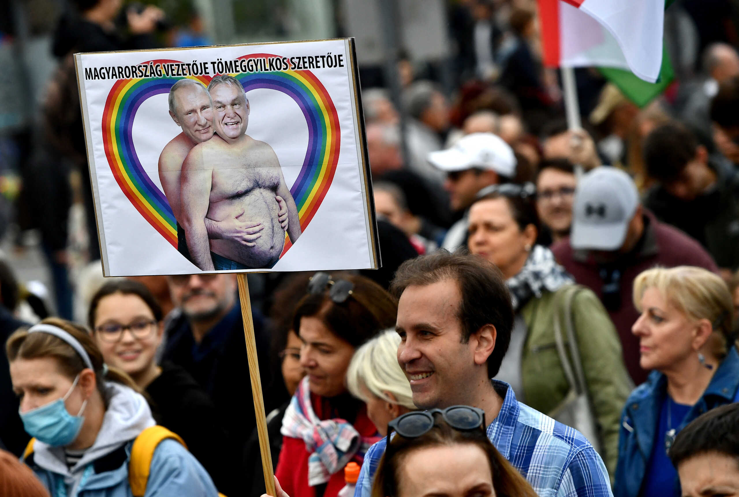Οργή λαού στην Ουγγαρία αλλά ο Βίκτορ Όρμπαν τα βάζει με την Ε.Ε. για χάρη του Πούτιν