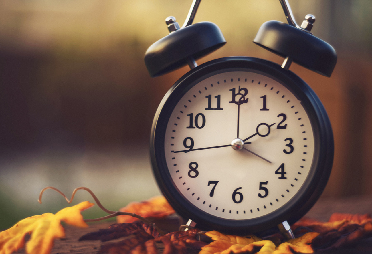 Alarm clock with fall leaves. Daylight savings time
