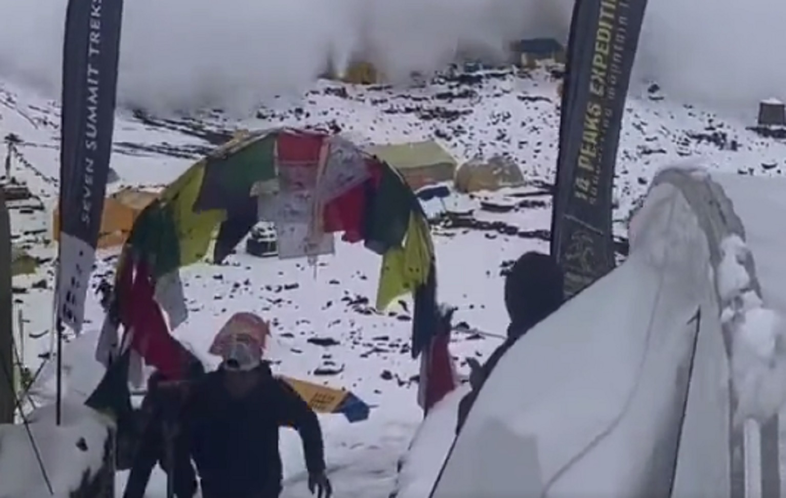 Ιμαλάια: Τουλάχιστον 4 ορειβάτες νεκροί από χιονοστιβάδα – Δεκάδες ακόμη κινδυνεύουν