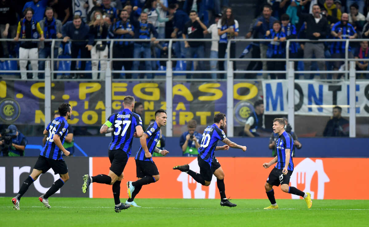 Soccer Football - Champions League - Group C - Inter Milan v FC Barcelona - San Siro, Milan, Italy - October 4, 2022  Inter Milan's Hakan Calhanoglu celebrates scoring their first goal with Lautaro Martinez and Nicolo Barella REUTERS