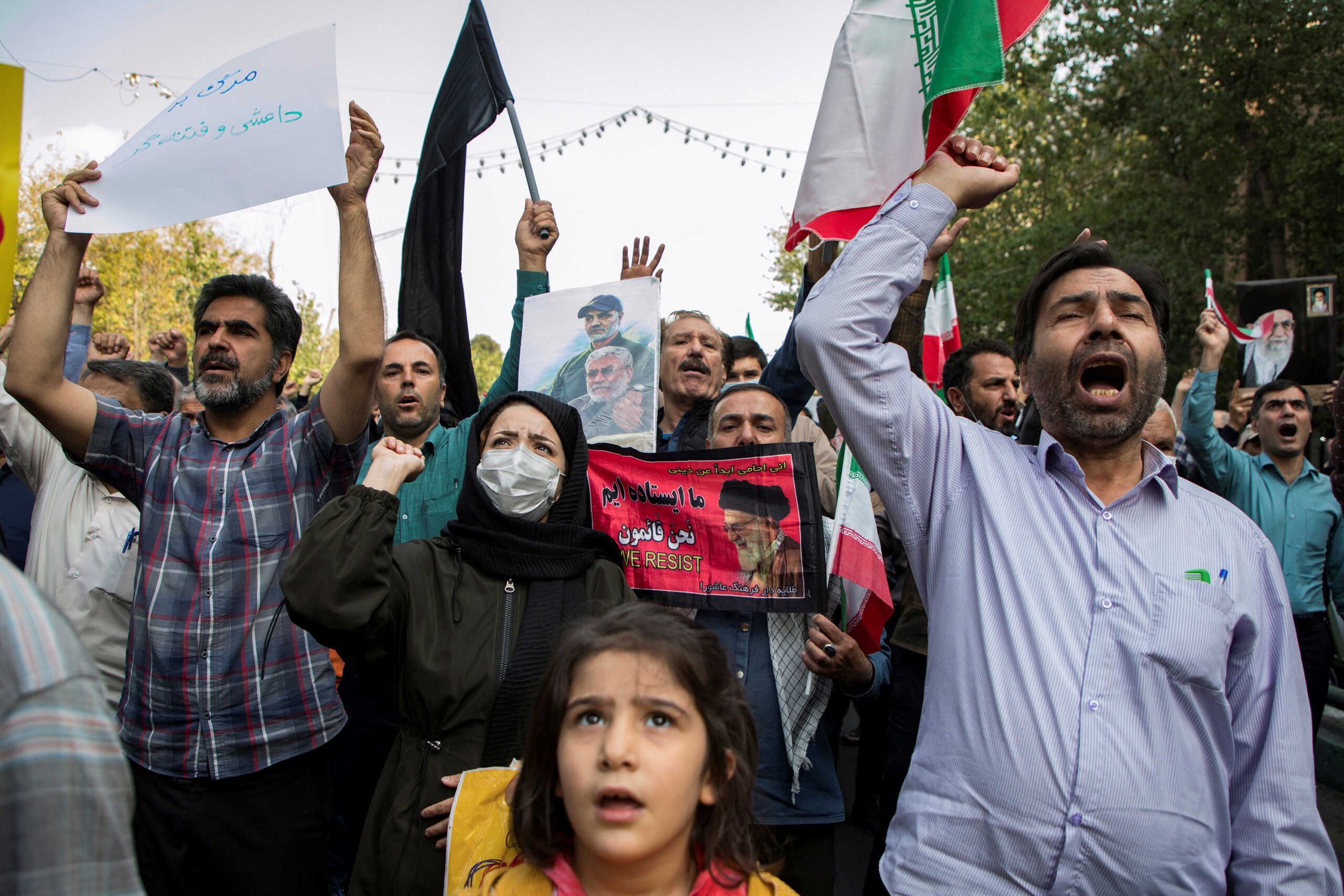 Iranians chant during a protest condemning the Shiraz attack and unrest in Tehran, Iran October 28, 2022. WANA (West Asia News Agency) via REUTERS ATTENTION EDITORS - THIS PICTURE WAS PROVIDED BY A THIRD PARTY