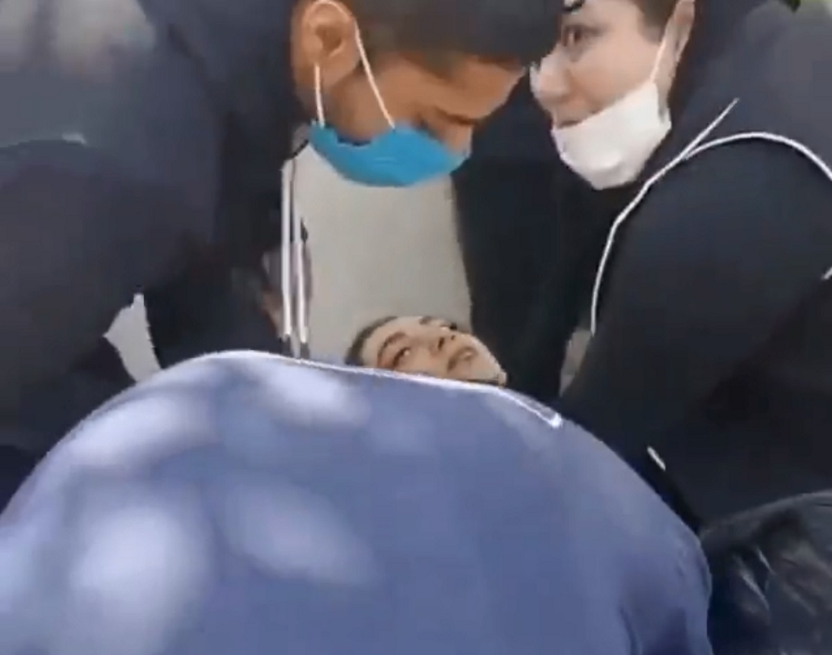 Ιράν: Γυναίκα πυροβολήθηκε στο κεφάλι σε διαδήλωση – Το σοκαριστικό βίντεο