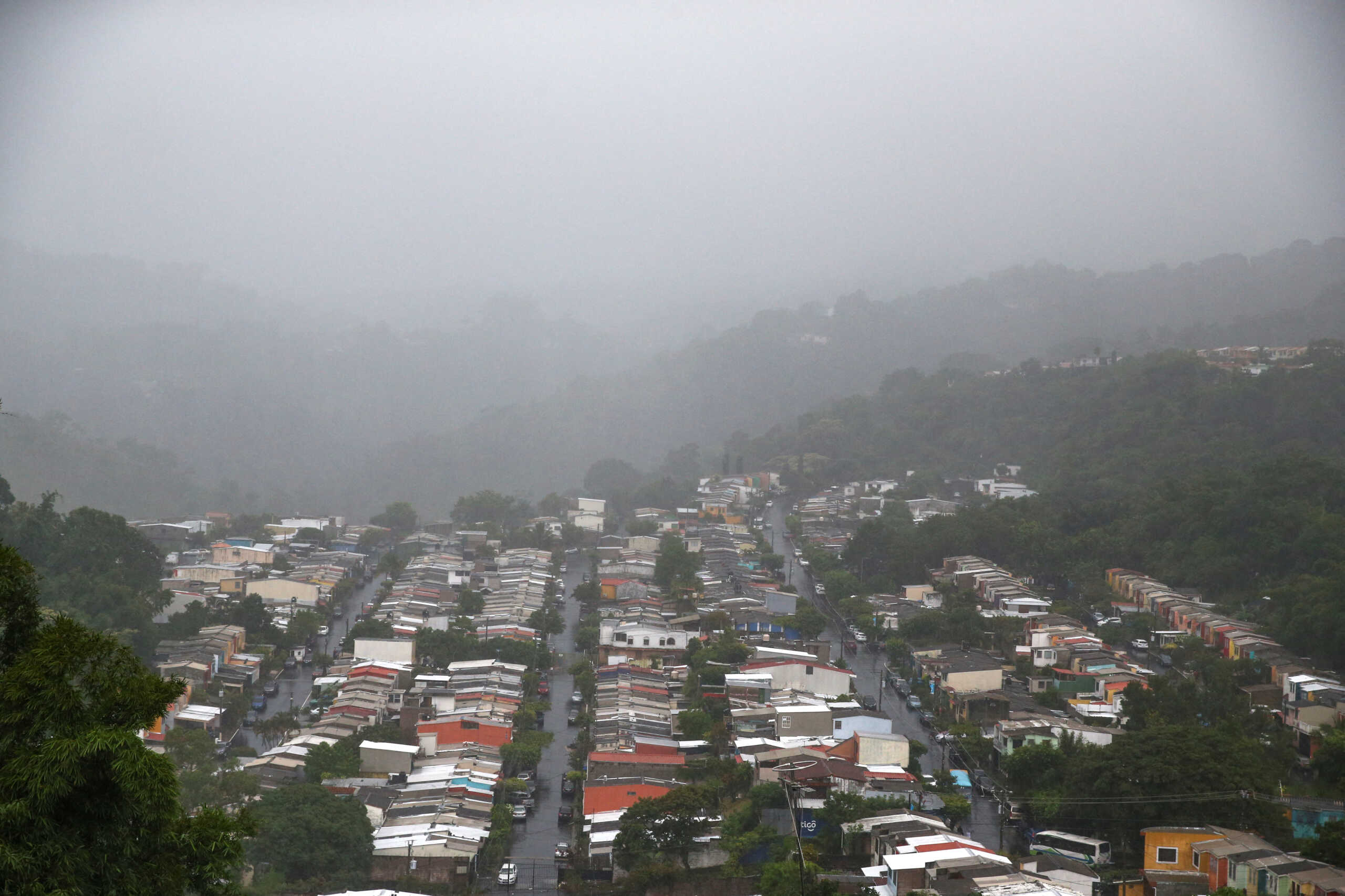 Κυκλώνας Τζούλια: 26 νεκροί και 4 αγνοούμενοι από το πέρασμά του στην κεντρική Αμερική